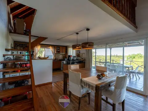Casa en Venta con 2 cocheras