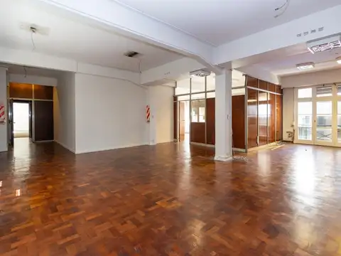 VENTA DE GRA OFICINA COMERCIAL EN MICROCENTRO !