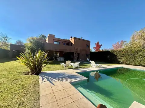 Oficina 5 ambientes con 3 baños