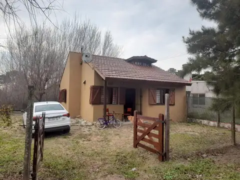 Casa en venta - 3 Dormitorios 1 Baño - 250Mts2 - Costa Chica, Las Toninas