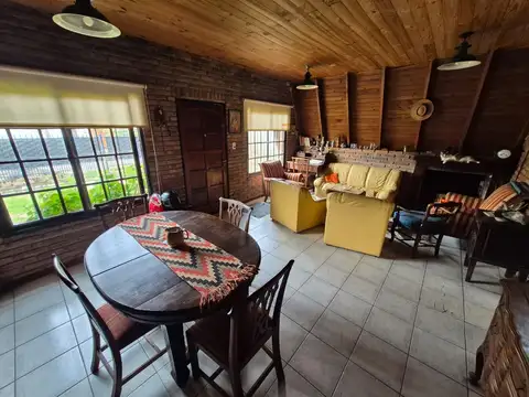 CASA ALPINA EN ITUZAINGÓ NORTE - EXCELENTE UBICACIÓN
