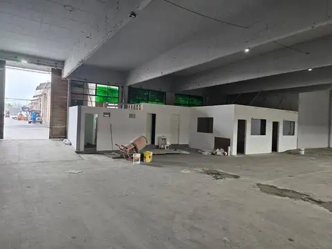 Importante nave industrial de 2.200 Mts en Estrada al 1800 - Villa Maipu