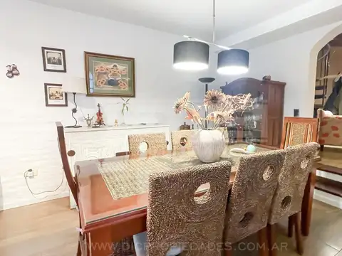 Casa 5 ambientes con 2 baños