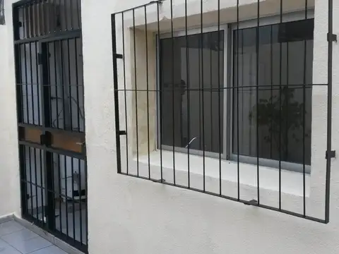 Depto Tipo Casa en Alquiler en Parque Chacabuco, $ 800.000