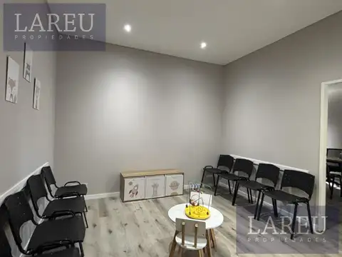 Oficina en Alquiler con 1 cochera