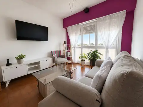 Departamento 3 ambientes, excelente estado.