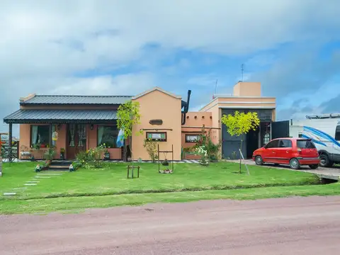 Casa en Venta con 2 cocheras