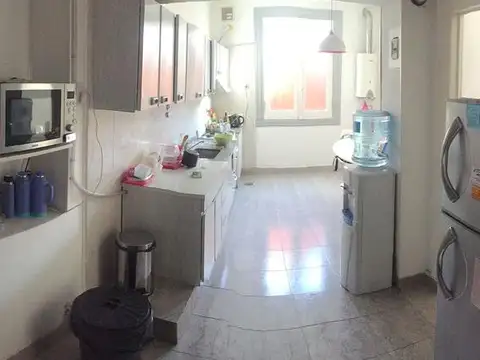 Casa en Alquiler con 4 cocheras