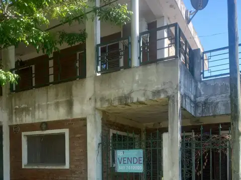 Casa 7 ambientes con 2 baños