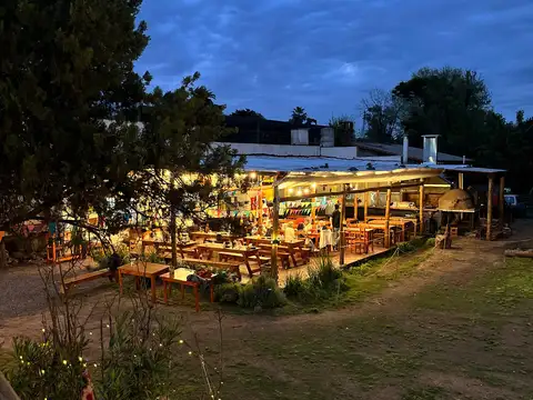 Local gastronomico con vivienda, pileta y gran terreno