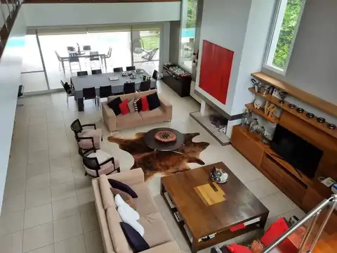 Casa 5 ambientes con 3 baños