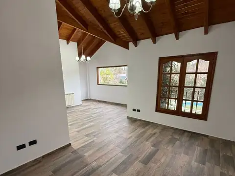Casa en Venta con 3 cocheras