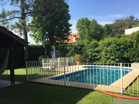 Casa en Venta con 3 cocheras