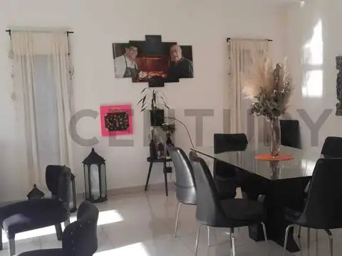 Casa 4 ambientes con 3 baños