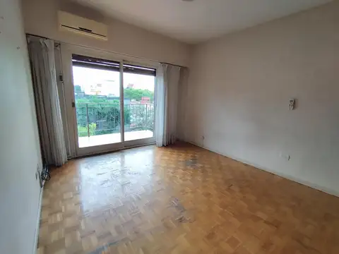 Excelente Piso súper luminoso - 3 Dorm + depend. + cochera
