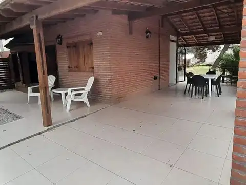 Casa 3 ambientes con 2 baños