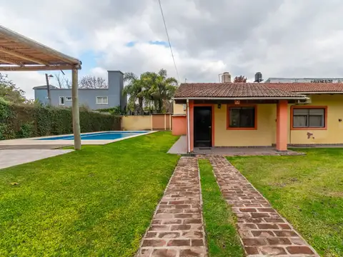 Venta Casa 2dorm quincho jardin pileta Alberti Pil
