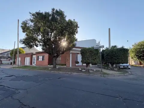 Casa - Alquiler - Argentina, Haedo - Toscano 901