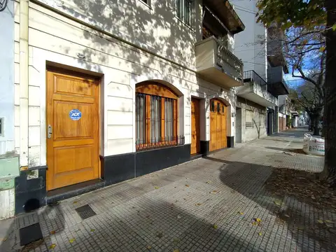 PH EN VENTA CON JARDÍN EN BARRIO VELEZ SARFIELD