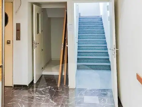 Oficina 18 ambientes con 4 baños
