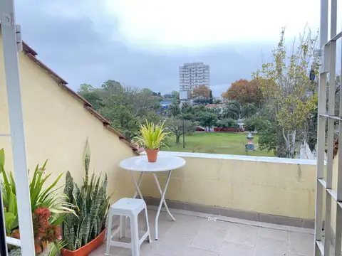 Depto Tipo Casa 6 ambientes con 2 baños