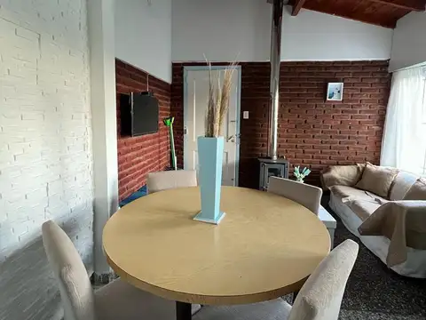 Edificio Comercial en venta - 5 Dormitorios 4 Baños 1 Cochera - 448Mts2 - Chapadmalal