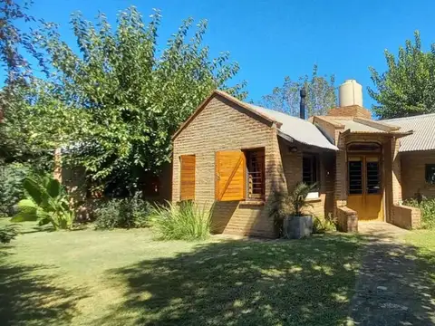 Casa 4 ambientes con 2 baños