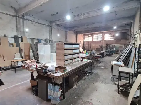 Galpón 380m² con Departamento en VENTA en Villa Bonich
