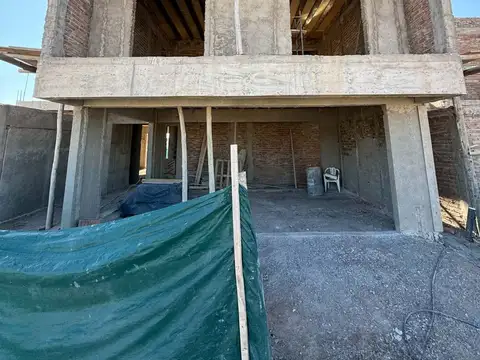 Casa en pozo 3 dormitorios B° privado Las Retamas