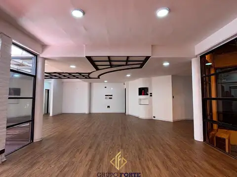 Local comercial en centro renovado a nuevo