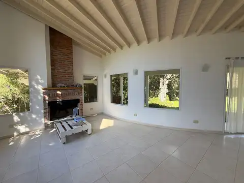 Casa de 6 ambientes en Fincas del Lago Escobar