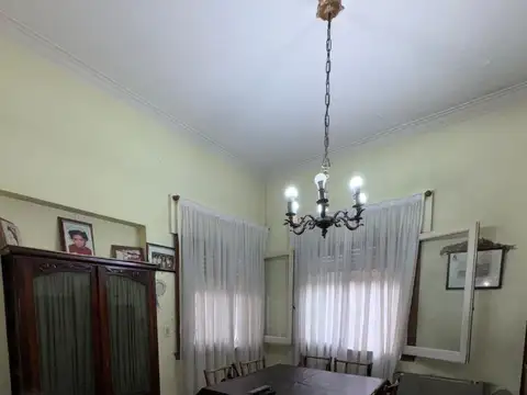 Casa 5 ambientes con 2 baños