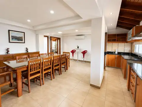 Casa 6 ambientes con 3 baños