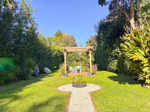 Casa en Venta con 3 cocheras