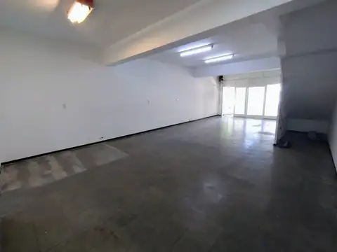 Local en Alquiler 51 años