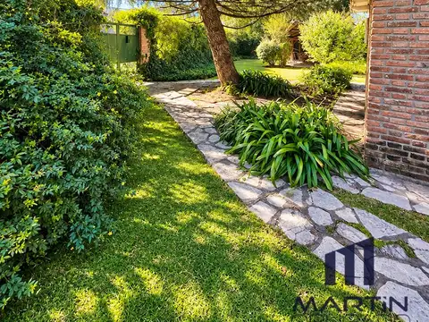 Casa en Venta con 6 cocheras