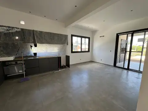 Casa 6 ambientes con 3 baños