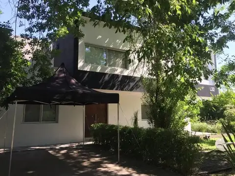 CASA EN VENTA EN LA PEREGRINA