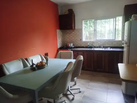 VENTA CASA 4 AMBIENTES  CON PARQUE QUINCHO COCHERAS PQUE SAN LUIS PILAR APTO CREDITO
