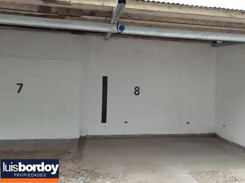 VENTA DE 2 LOCALES Y 8 COCHERAS - ZONA CENTRO