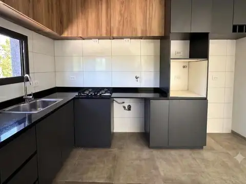 Casa 4 ambientes con 2 baños