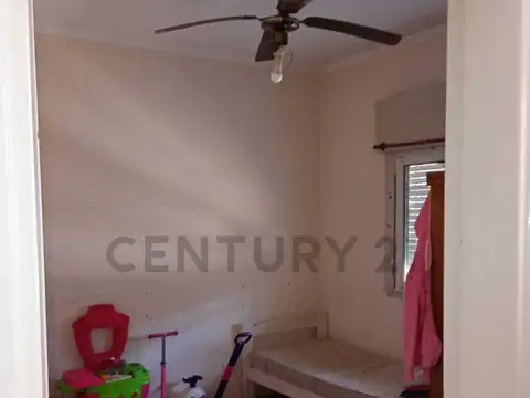 Casa 6 ambientes con 2 baños