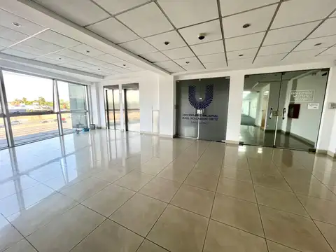 Oficina 7 ambientes con 2 baños