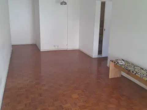 Mario Bravo 600, Piso 2