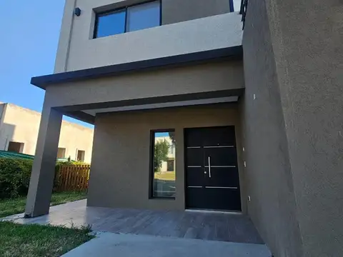 Casa 4 ambientes con 4 baños