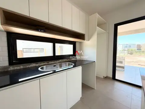 VENTA DE CASA EN SANTA ELENA - PILAR