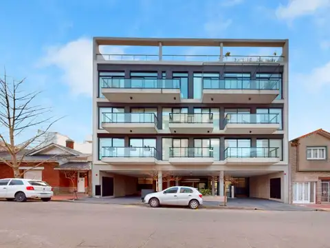 VENTA SEMIPISO 5 AMB FRENTE CON TERRAZA Y COCHERA