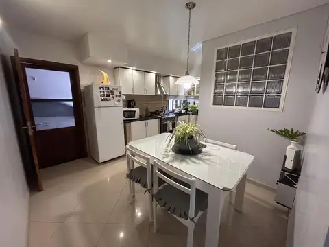 Casa 6 ambientes con 3 baños