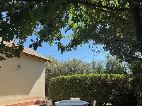 Casa 8 ambientes con 4 baños
