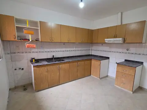 Casa en Alquiler con 1 cochera